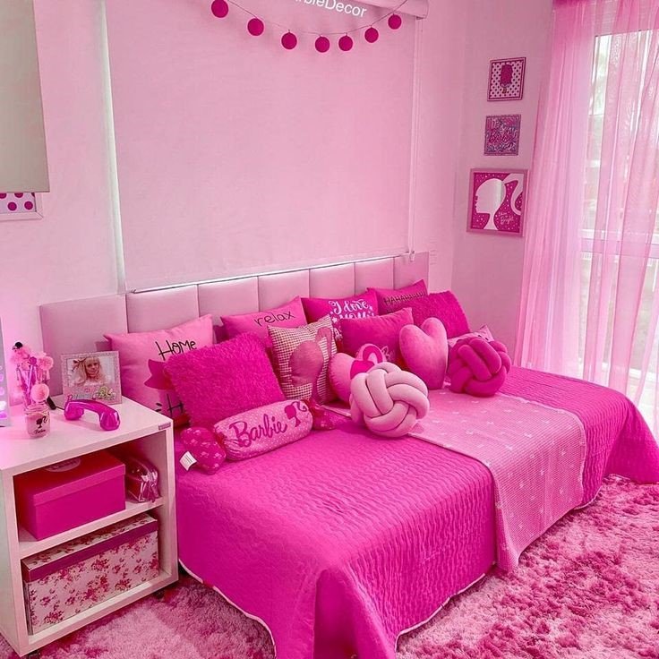 Barbie pink room